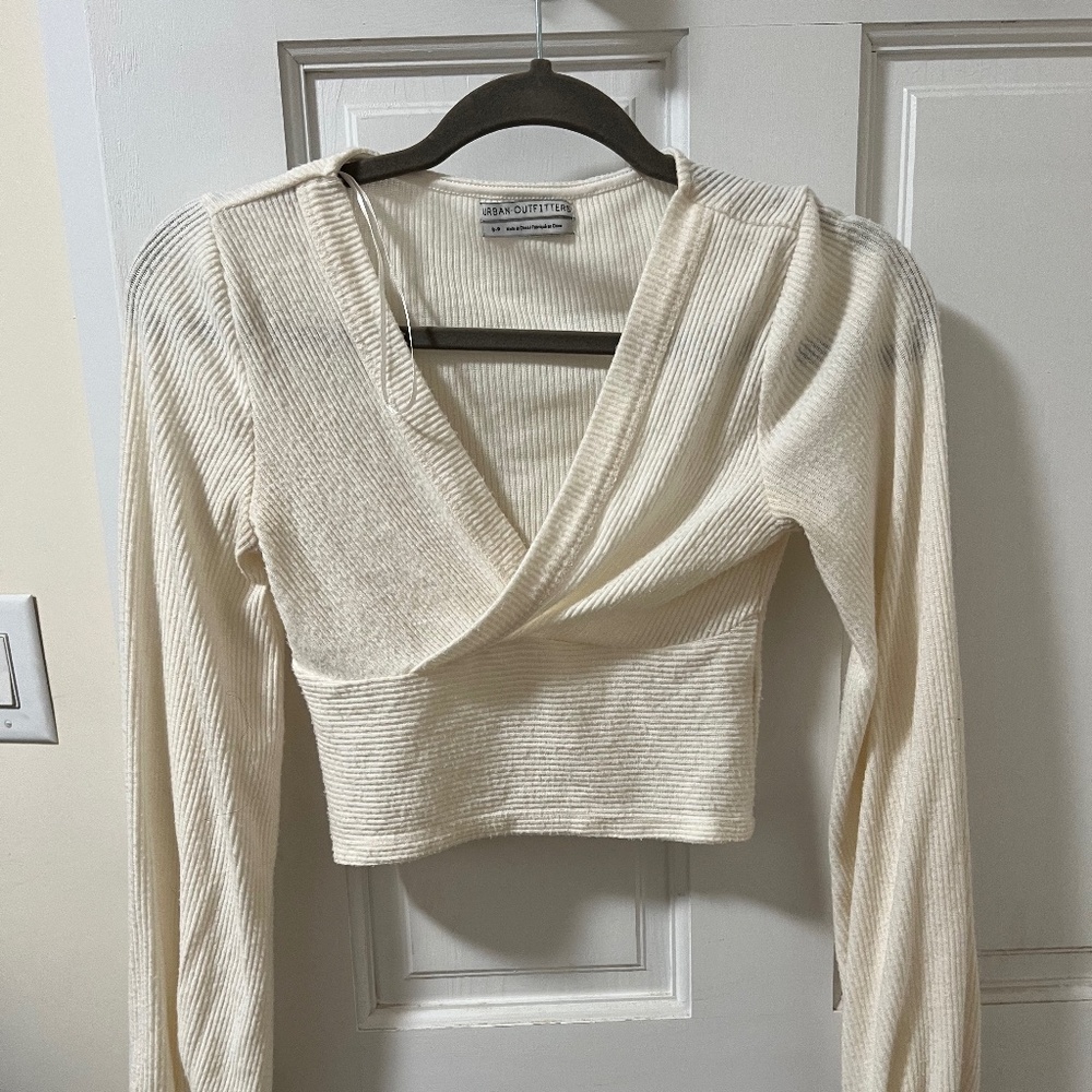 White long sleeve crop top